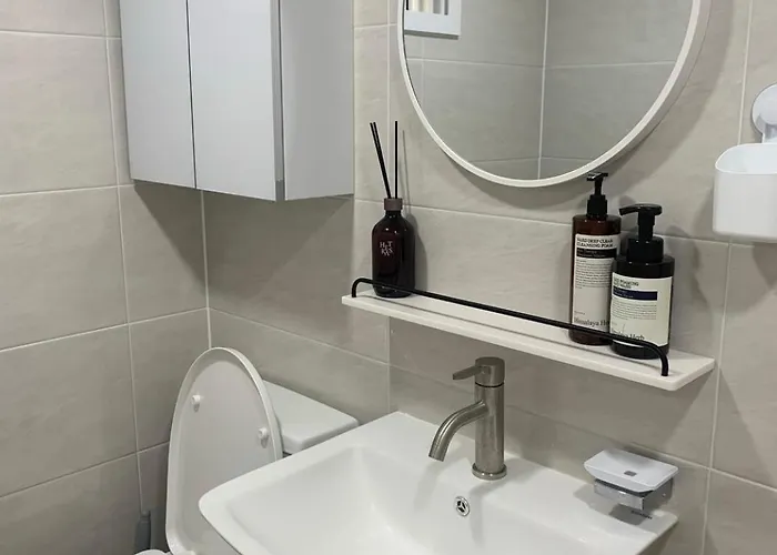 Apartment Modernstay Hongdae#mangwon Local Market 10mins, Hongdae, Hanriver Park 10min,family, A Licensed Seoul