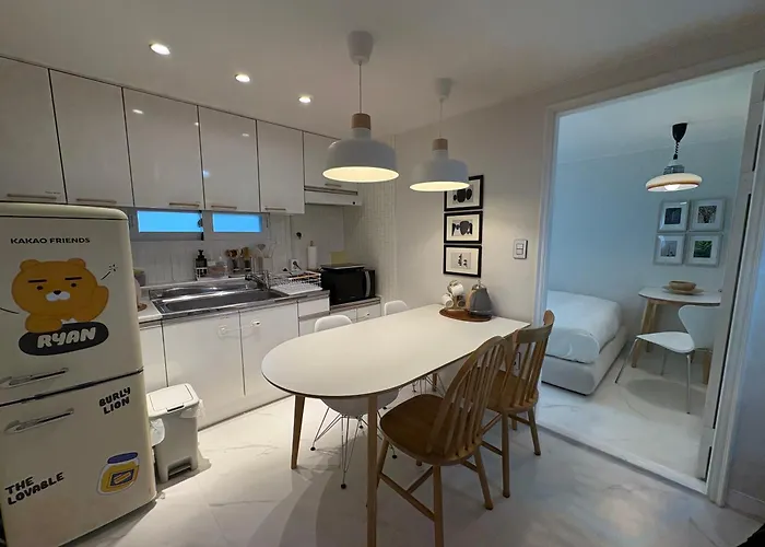 Modernstay Hongdae#mangwon Local Market 10mins, Hongdae, Hanriver Park 10min,family, A Licensed Seoul