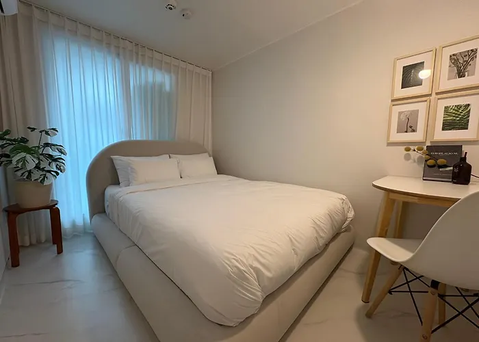 Modernstay Hongdae#mangwon Local Market 10mins, Hongdae, Hanriver Park 10min,family, A Licensed * Seoul