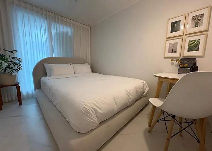 Modernstay Hongdae#mangwon Local Market 10mins, Hongdae, Hanriver Park 10min,family, A Licensed Apartment *