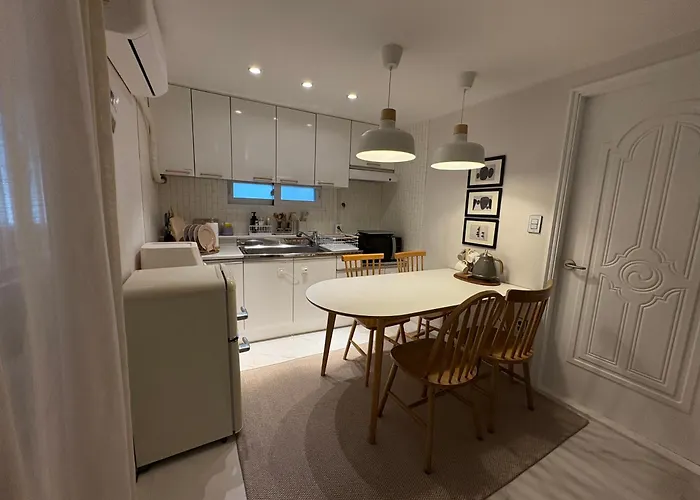 Modernstay Hongdae#mangwon Local Market 10mins, Hongdae, Hanriver Park 10min,family, A Licensed Apartment Seoul