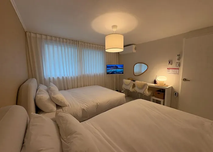 Modernstay Hongdae#mangwon Local Market 10mins, Hongdae, Hanriver Park 10min,family, A Licensed