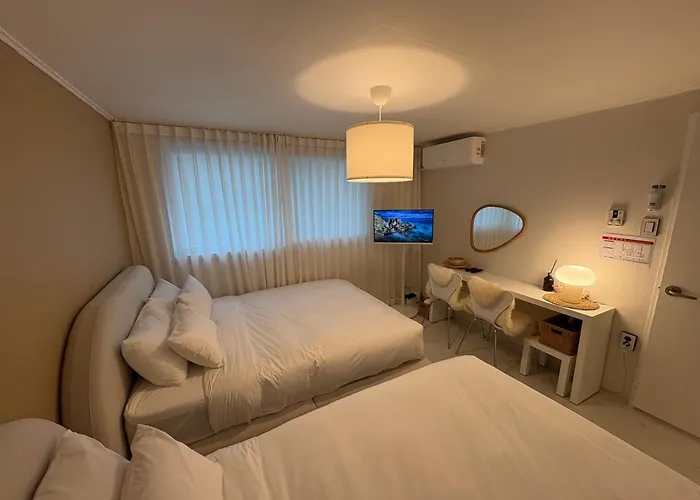 Modernstay Hongdae#mangwon Local Market 10mins, Hongdae, Hanriver Park 10min,family, A Licensed *