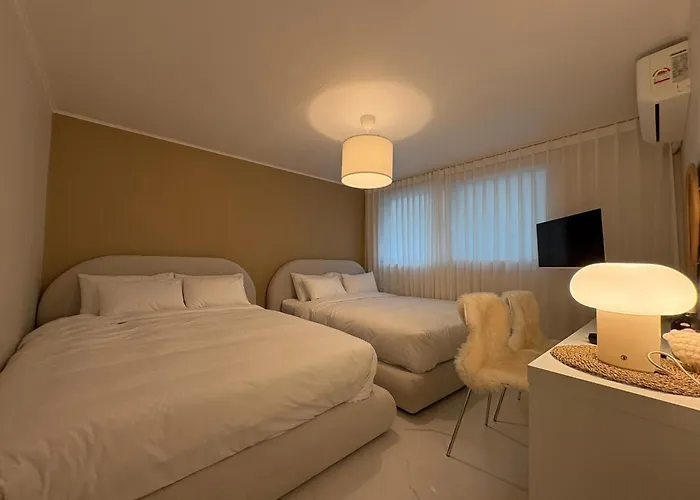 Modernstay Hongdae#mangwon Local Market 10mins, Hongdae, Hanriver Park 10min,family, A Licensed Apartment *