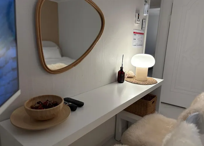 Apartment Modernstay Hongdae#mangwon Local Market 10mins, Hongdae, Hanriver Park 10min,family, A Licensed *