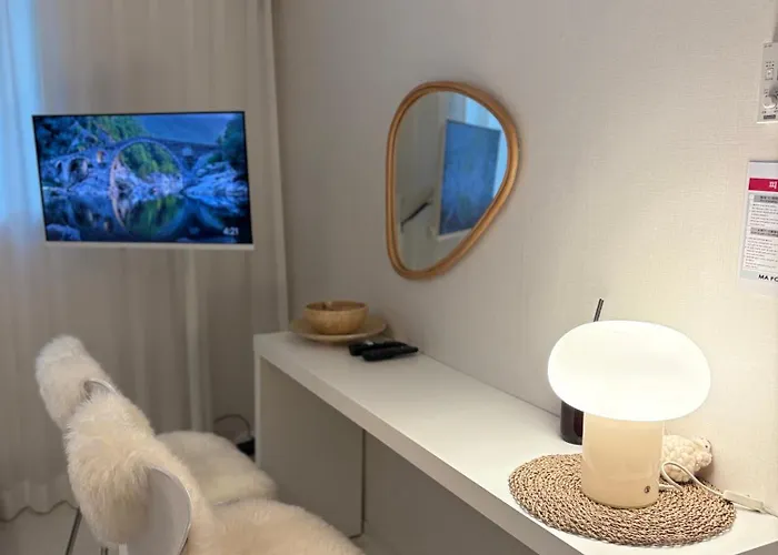 Modernstay Hongdae#mangwon Local Market 10mins, Hongdae, Hanriver Park 10min,family, A Licensed Apartment