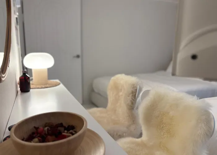 Modernstay Hongdae#mangwon Local Market 10mins, Hongdae, Hanriver Park 10min,family, A Licensed *
