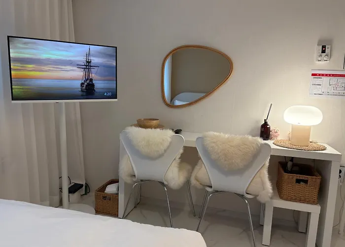 Modernstay Hongdae#mangwon Local Market 10mins, Hongdae, Hanriver Park 10min,family, A Licensed Apartment Seoul