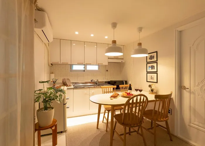 Modernstay Hongdae#mangwon Local Market 10mins, Hongdae, Hanriver Park 10min,family, A Licensed Seoul
