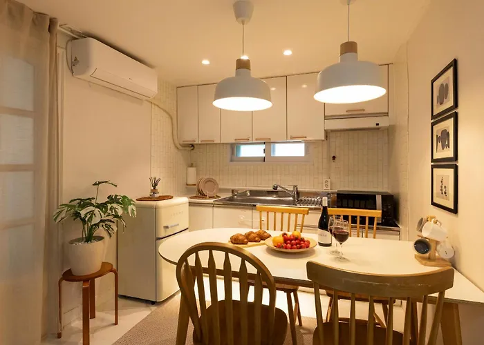 Apartment Modernstay Hongdae#mangwon Local Market 10mins, Hongdae, Hanriver Park 10min,family, A Licensed *