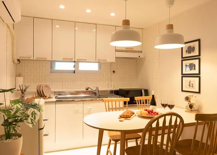 Modernstay Hongdae#mangwon Local Market 10mins, Hongdae, Hanriver Park 10min,family, A Licensed Seoul