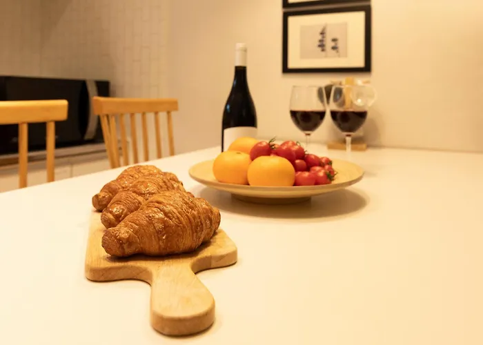 Modernstay Hongdae#mangwon Local Market 10mins, Hongdae, Hanriver Park 10min,family, A Licensed Apartment