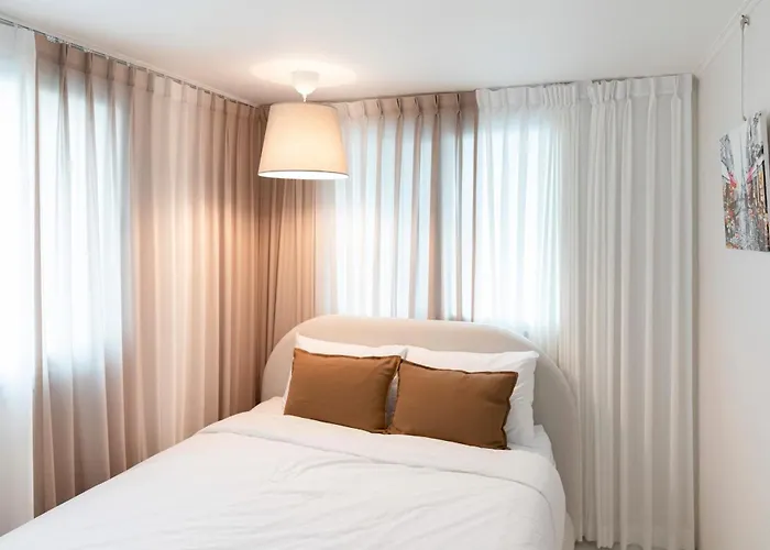 Apartment Modernstay Hongdae#mangwon Local Market 10mins, Hongdae, Hanriver Park 10min,family, A Licensed