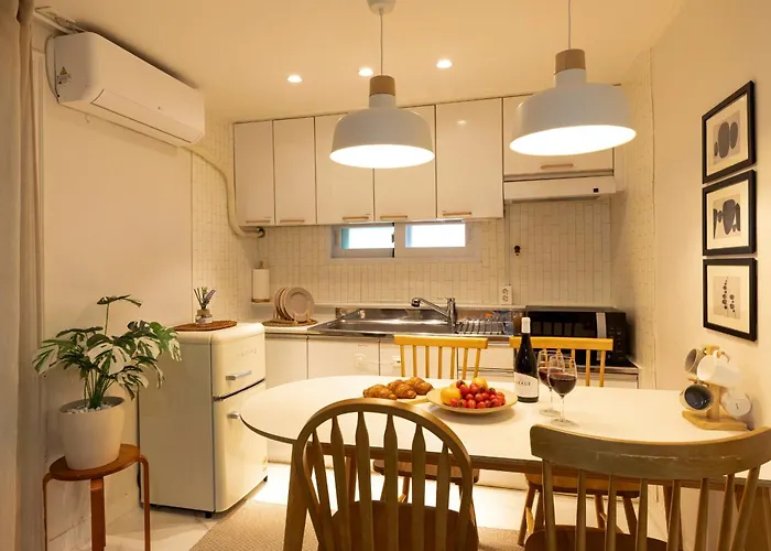 Apartment Modernstay Hongdae#mangwon Local Market 10mins, Hongdae, Hanriver Park 10min,family, A Licensed *