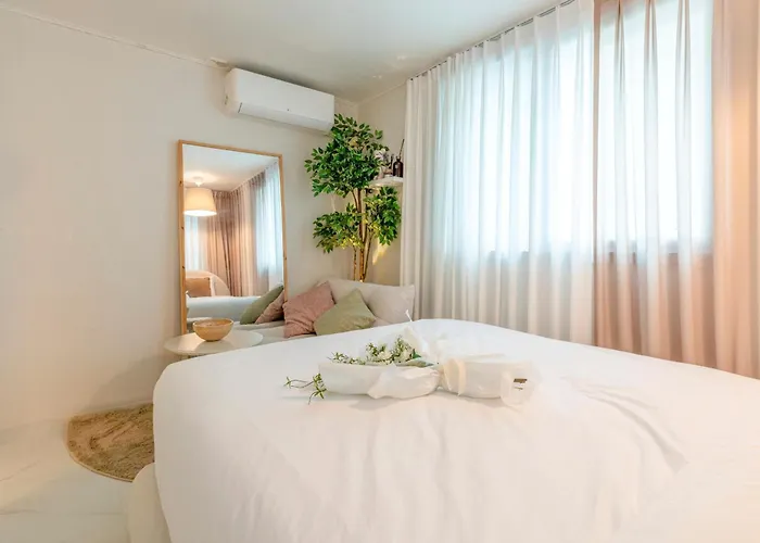 Modernstay Hongdae#mangwon Local Market 10mins, Hongdae, Hanriver Park 10min,family, A Licensed *