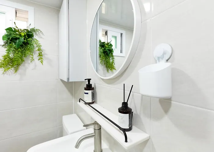 Modernstay Hongdae#mangwon Local Market 10mins, Hongdae, Hanriver Park 10min,family, A Licensed
